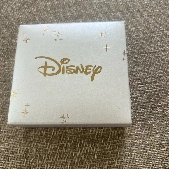 New! Disney necklace - Picture 2 of 3